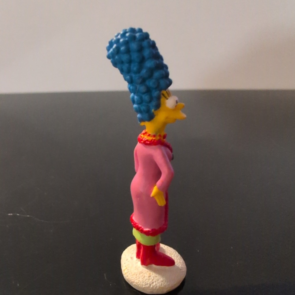 Hawthorne Village Marge Simpson Oh My Goodness Christmas Village Figurine 78449 - Picture 2 of 5